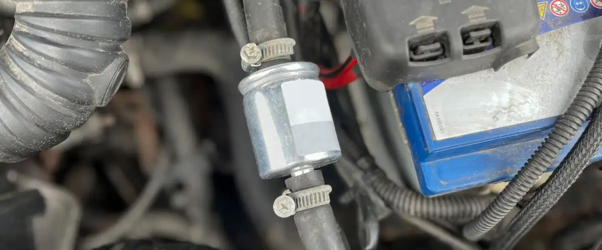 Фільтр газу LPG, встановлений у газобалонному обладнанні автомобіля для очищення палива від домішок.