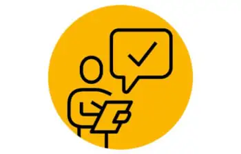 Іконка людини з планшетом та позначкою "галочка" у вікні повідомлення, що символізує перевірку або оцінку технології.