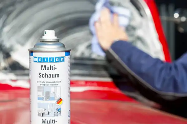 Використання очисної піни Multi-Foam для делікатного та безпечного очищення класичних автомобільних шиб олдтаймера.