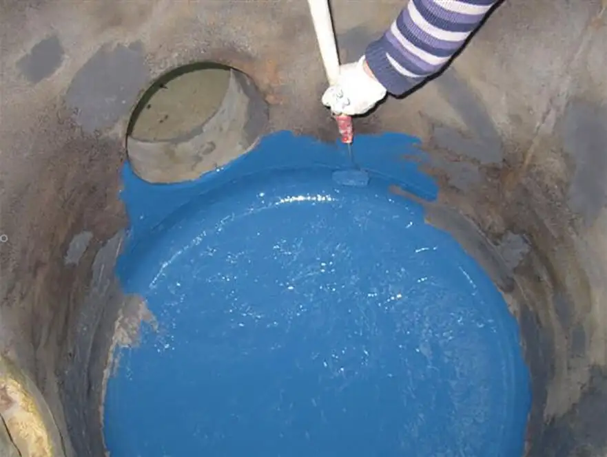 Нанесення блакитного двокомпонентного епоксидного покриття WEICON Ceramic BL для додаткового антикорозійного захисту та стійкості до зношування внутрішньої поверхні резервуара