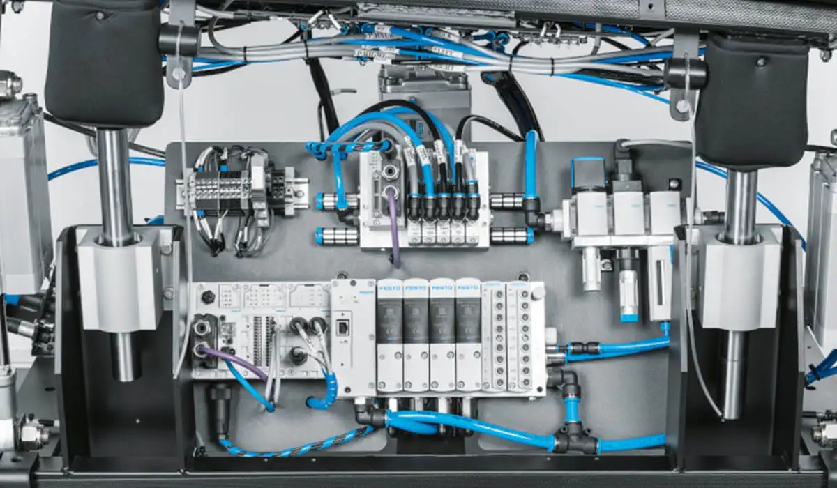 Цифровые датчики расхода и потока воздуха Festo серий SFAH и SFAB в системе промышленной автоматизации