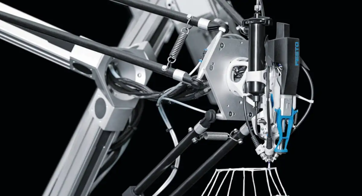 Промышленный робот Festo, использующий газовую смесь аргона и CO2 для точной сварки согласно закону Дальтона