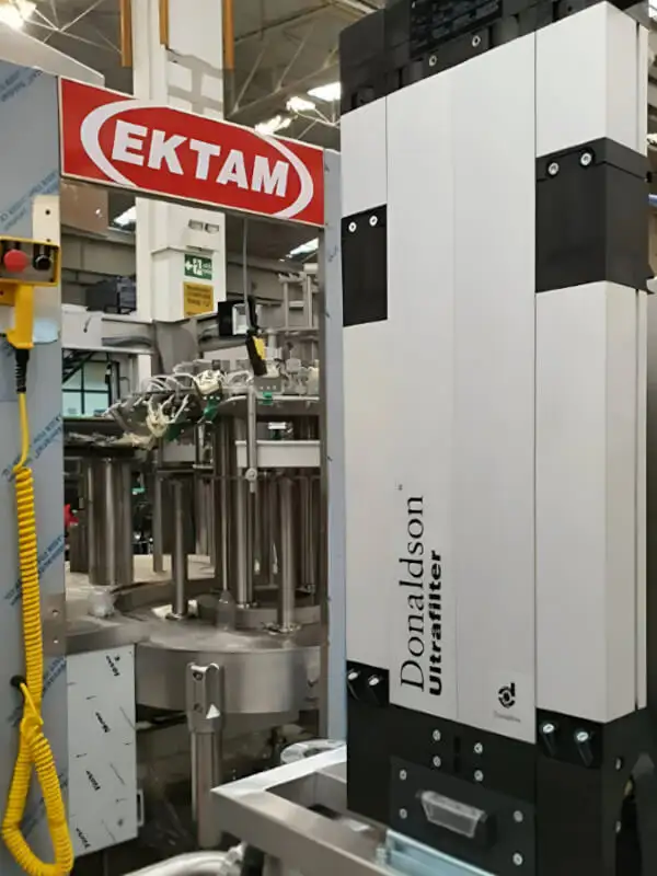 Промисловий адсорбційний осушувач повітря Donaldson Ultrafilter, встановлений на лінії розливу підприємства EKTAM