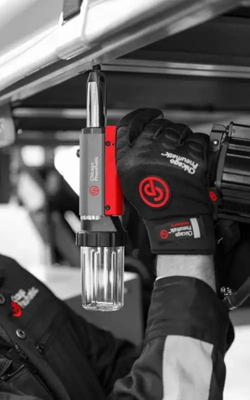 Профессиональная пневматическая заклепочница Chicago Pneumatic для промышленного крепления заклепками