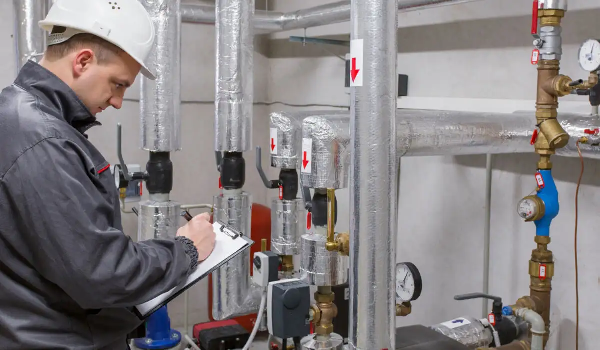 Допоміжна арматура газової котельні, зворотний клапан та контрольно-вимірювальні прилади теплового вузла